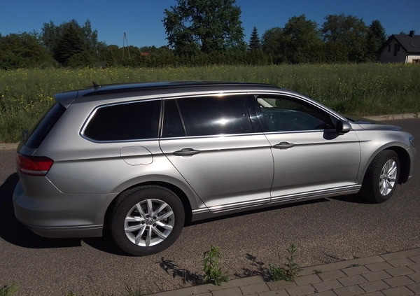 Volkswagen Passat cena 49900 przebieg: 239000, rok produkcji 2016 z Koluszki małe 232